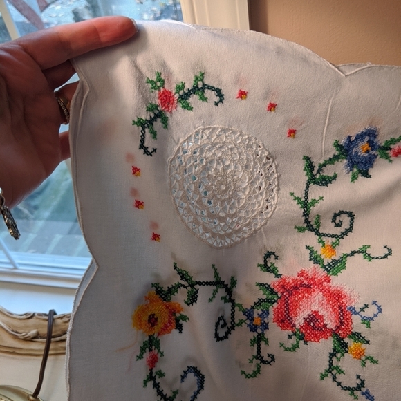 Handmade Italian Lace Bed Cover Embroidered - Picture 5 of 7